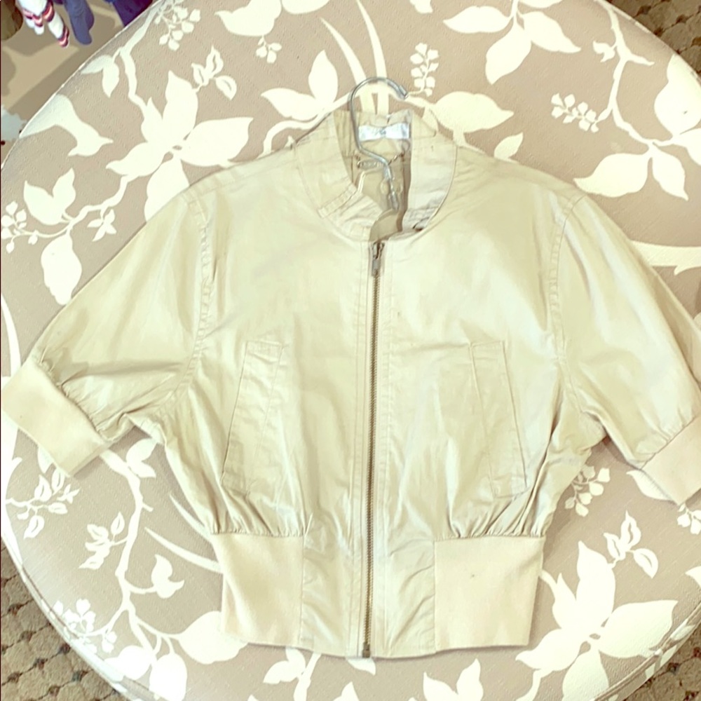 Three-quarter sleeve beige zip up